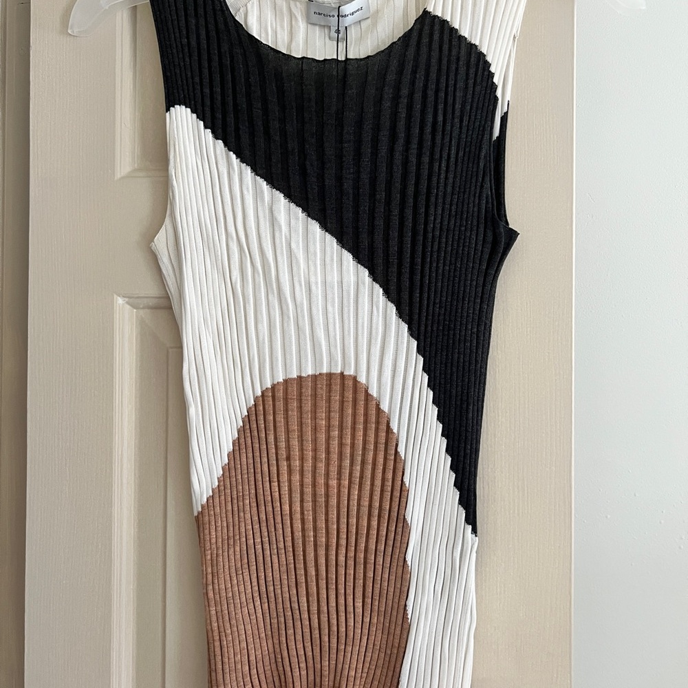Narcisso Rodriguez Sleeveless plisse blouse. Silk blend 44